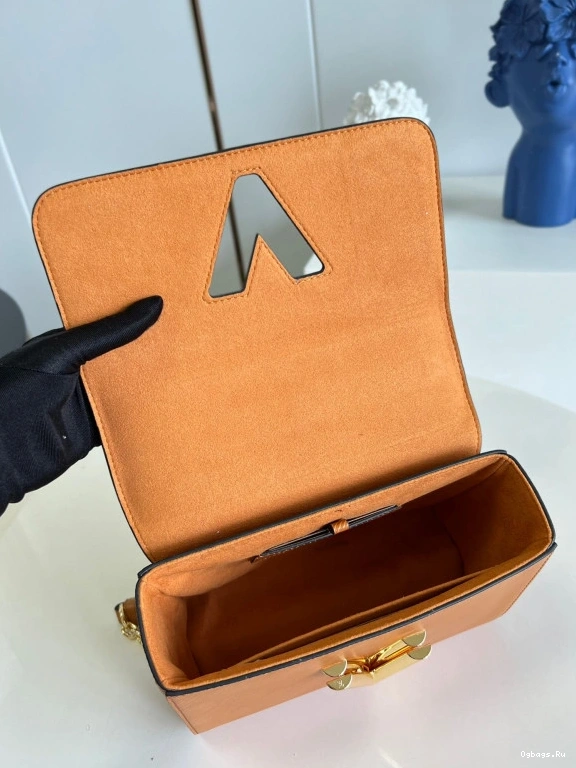 LOUIS VUITTON MM TWIST 0511